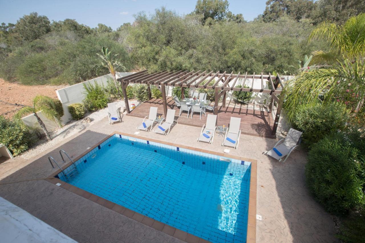 Willa Hara Nissi Villas