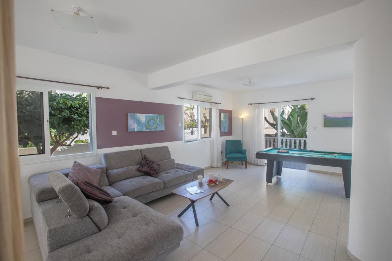 Willa Hara Nissi Villas