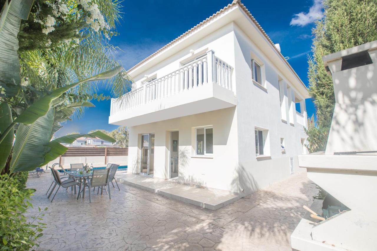 Willa Hara Nissi Villas *